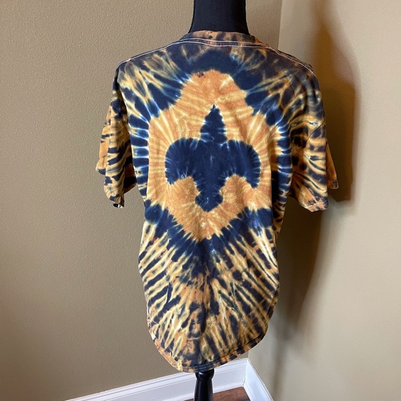New Orleans Saints Fleur de lis tie-dyed short sleeve shirt. Size Large UNISEX - Picture 2 of 7